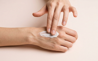 Peeling enzimatico: cos'è, come funziona e quando usarlo