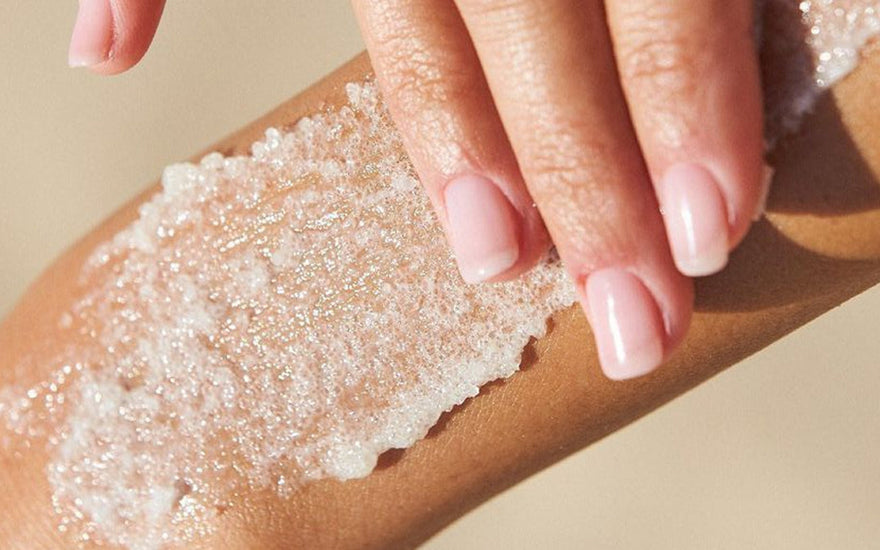Come e quando esfoliare il corpo: la guida completa